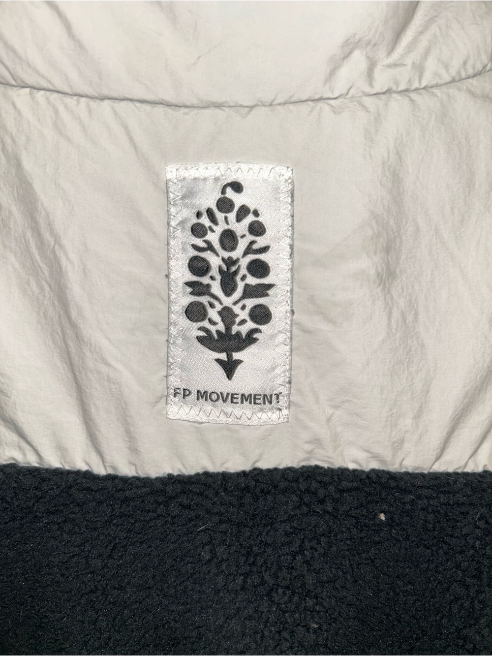 Colorblock Sherpa Vest - Black and Cream - Picture 4 of 5